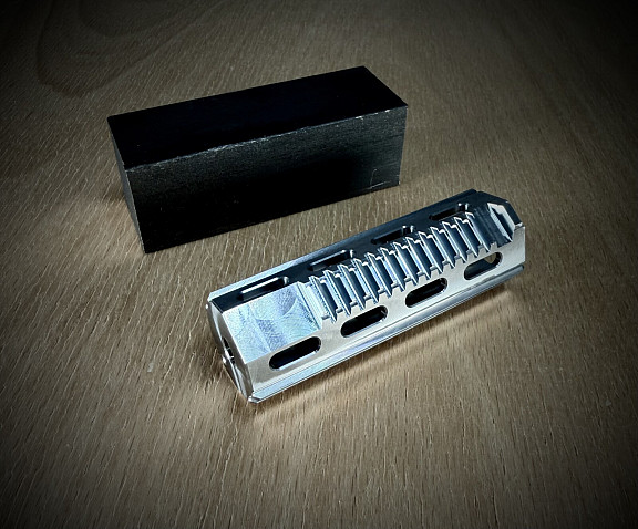 Ocelový CNC píst 16T