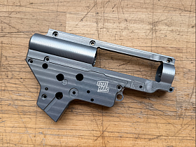 CNC dělený mechabox V2 (8mm) - QSC 2025